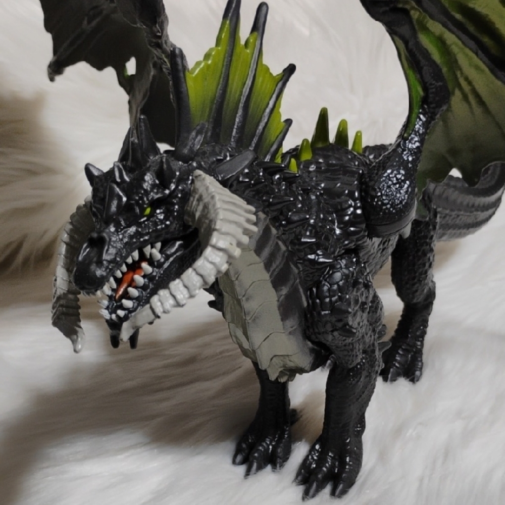 Dungeons & Dragons Rakor Majestic Black & Green Dragon Figure (XX-55) - Picture 2 of 7